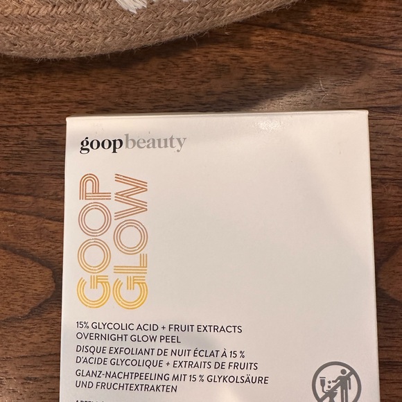 GOOPGLOW 15% Glycolic acid + fruit extract overnight glow peel-2 GLOW PEEL PADS - Picture 5 of 9